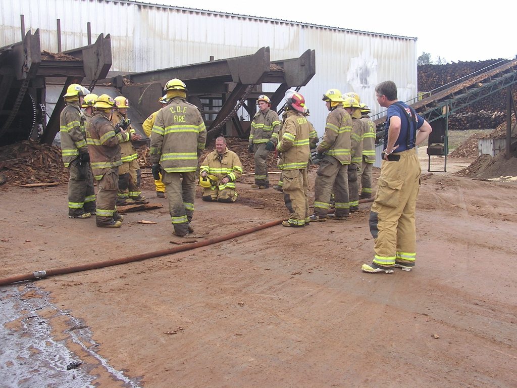 loading Gallery/Trinity River Lumber Fire, 12sep09/2-Overhaul/fullsize/090912 058.jpg... or select a thumbnail